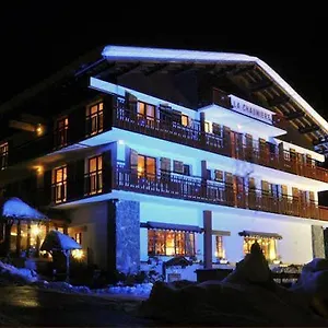chalet-hotel-la-chaumiere-morzine.hotels-rhonealpes.com/
